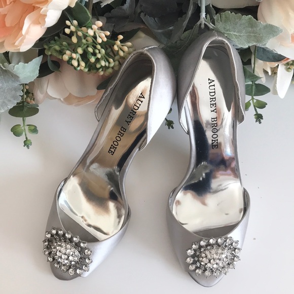 Audrey Brooke embellished satin pump - Picture 6 of 8